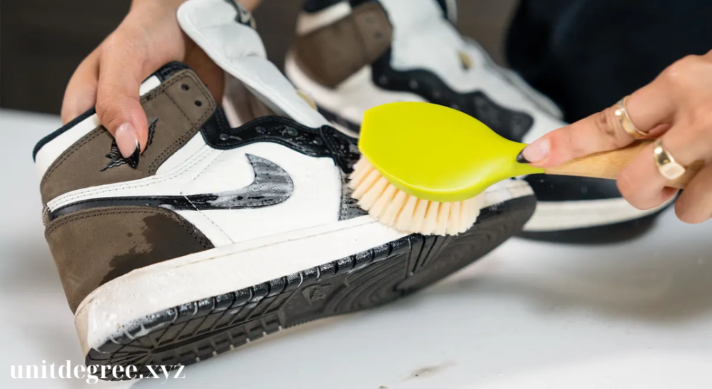 Sneaker cleaner